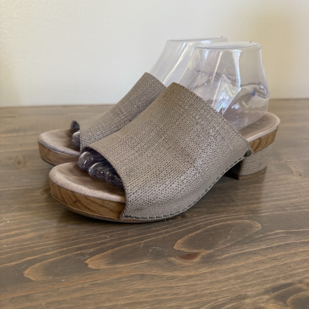 Dansko Womens 39 Tan Beige Maci Leather Slip On Peep Toe Block Heel Sandals